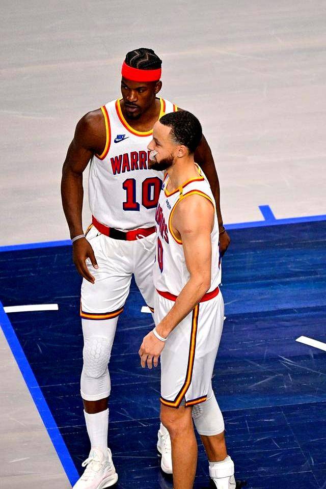 阿扎伦卡重返赛场，出色防守首场状态出色，勇士观众沸腾！